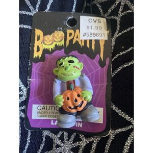 Halloween Vintage 1997 CVS Boo Party HALLOWEEN LAPEL PIN #586891 Pumpkin Bear